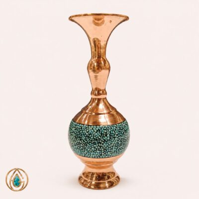 گلدان فیروزه‌کوبی کد ۴۰۵ با دهانه شیپوری و بدنه گرد