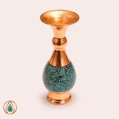 نمای زاویه‌دار گلدان صراحی فیروزه‌کوبی کد ۴۰۶ ارتفاع ۱۶ سانتی‌متر