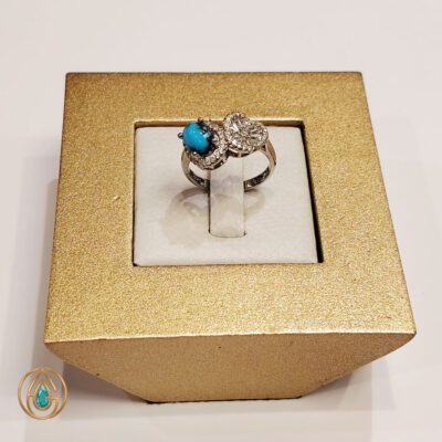 ترکیب سنگ فیروزه طبیعی و نگین‌های درخشان در انگشتر کد 212