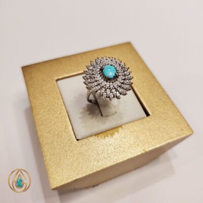 انگشتر نقره زنانه با سنگ فیروزه طبیعی نیشابور و طراحی شعاعی مجلسی کد 214