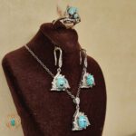 جزئیات ست زنانه سه‌تکه فیروزه نیشابور با فرم بیضی کد 222